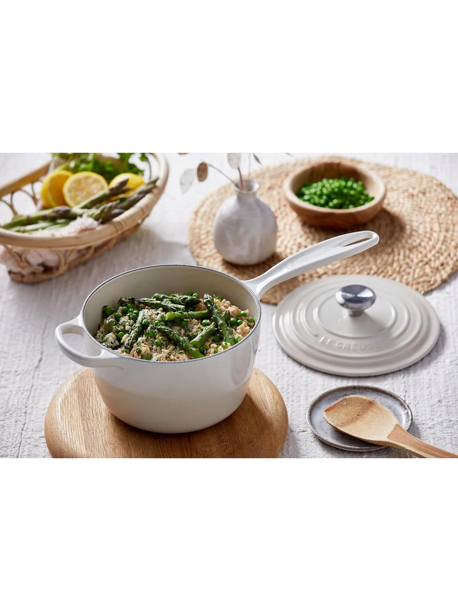 Набор чугунной эмалированной посуды Le Creuset, 5 предметов, 16/23/26 см — изображение 7 из 8