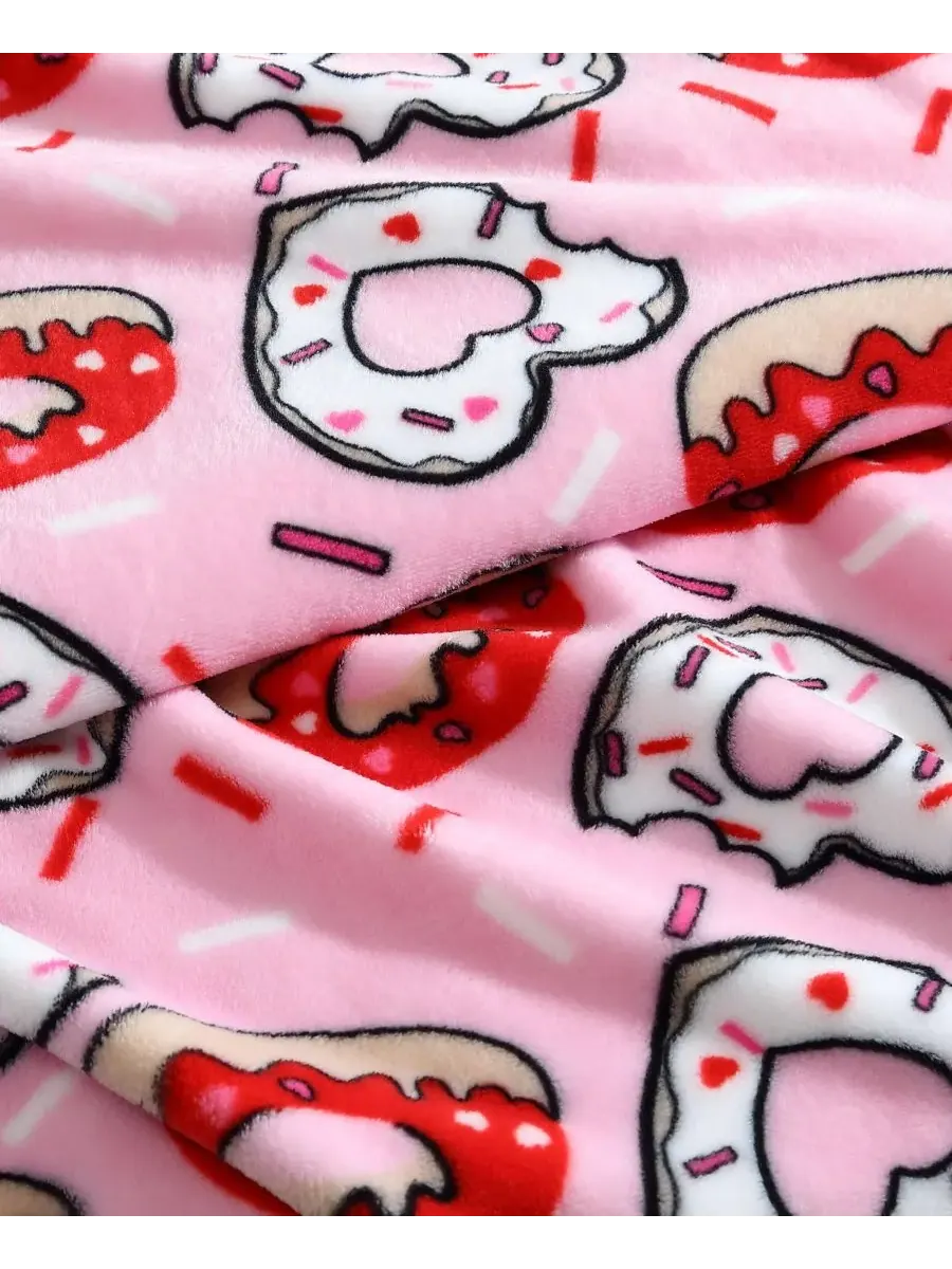 Ультрамягкий плюшевый флисовый плед, 127 x 178 см Betsey Johnson, Donut Hearts — изображение 2 из 6