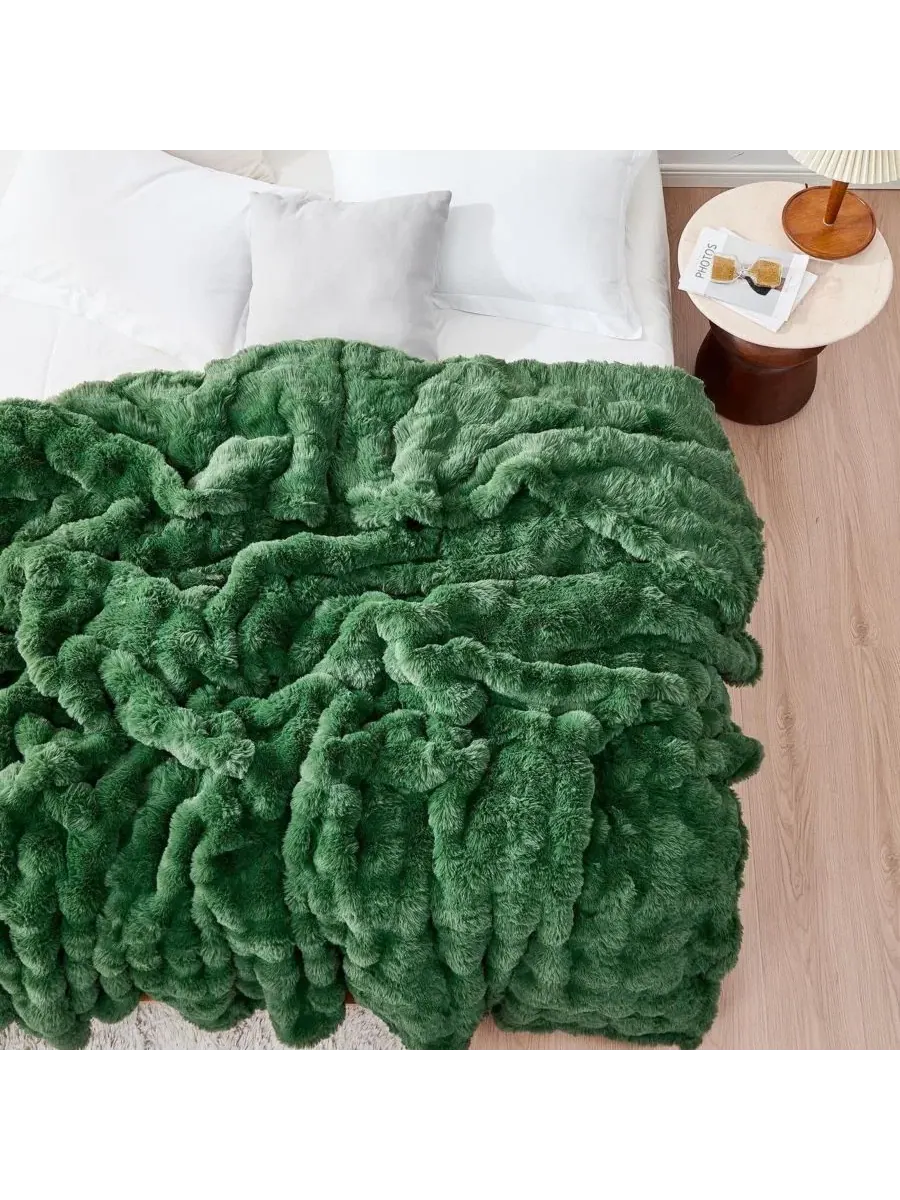 Плед Winter Wonderland Snowball Chunky Bunny Coma Inducer, Greener Pastures — изображение 2 из 4