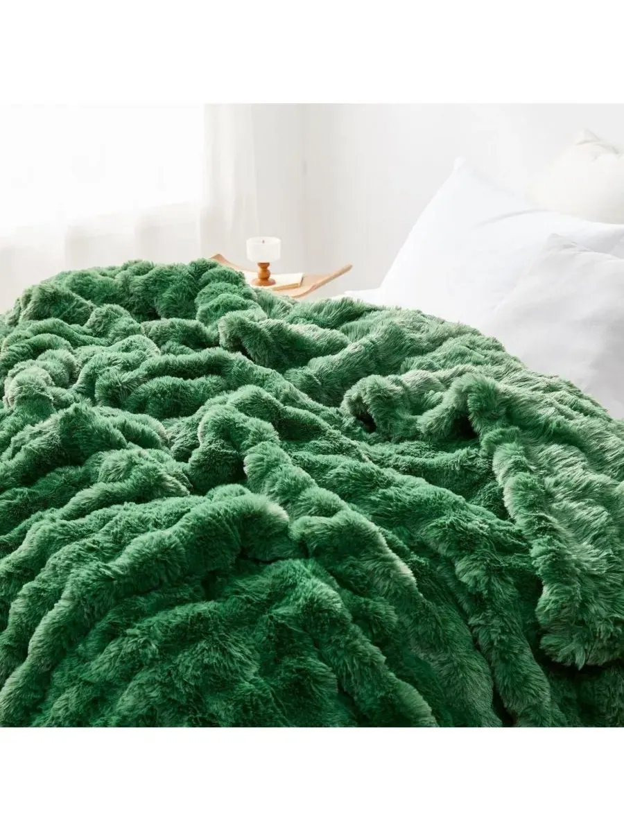 Плед Winter Wonderland Snowball Chunky Bunny Coma Inducer, Greener Pastures — изображение 3 из 4