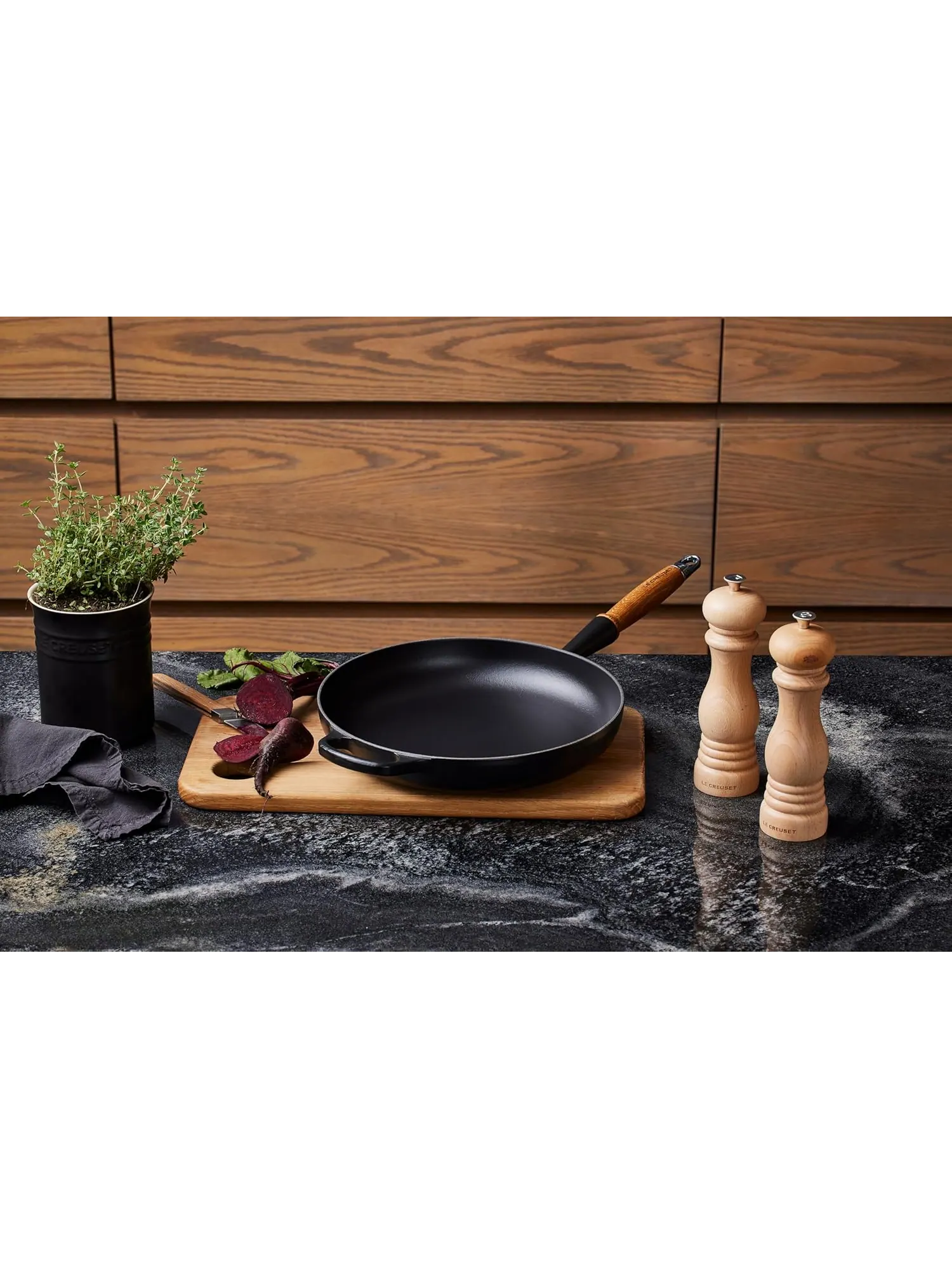 Сковорода чугунная Le Creuset с деревянной ручкой, 26 см — изображение 6 из 6