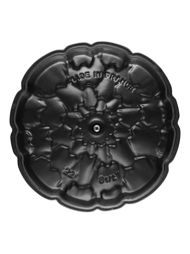 Фигурная кокотница Staub Artichoke Dutch Oven «Артишок», 22 см, 3.0 л, зеленый базилик — изображение 5 из 7