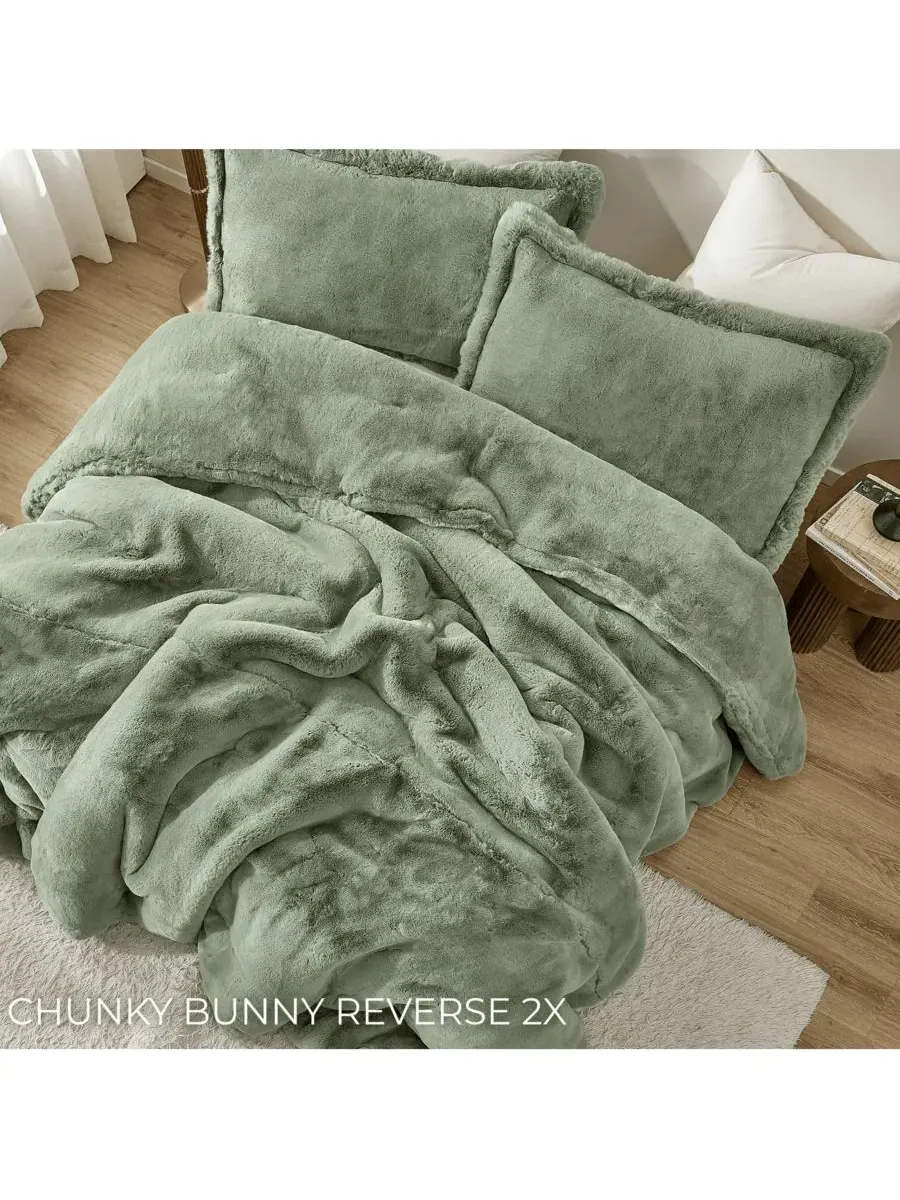 Комплект oversize-одеял 1100 Bunnies Chunky Bunny Reverse из 2 предметов, Calming Sage, Twin XL — изображение 2 из 4