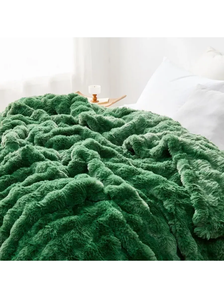 Плед Winter Wonderland Snowball Chunky Bunny Coma Inducer, Greener Pastures — изображение 2 из 4