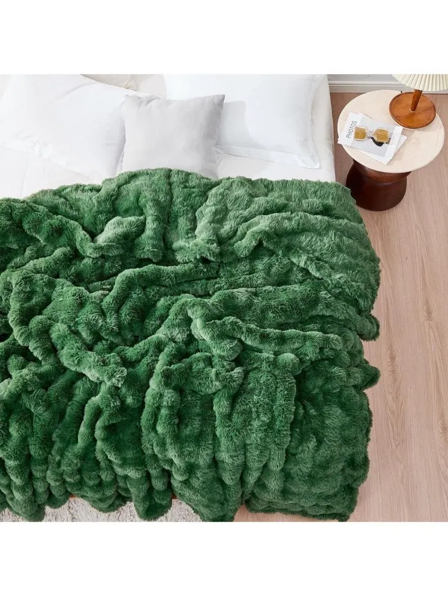 Плед Winter Wonderland Snowball Chunky Bunny Coma Inducer, Greener Pastures — изображение 3 из 4