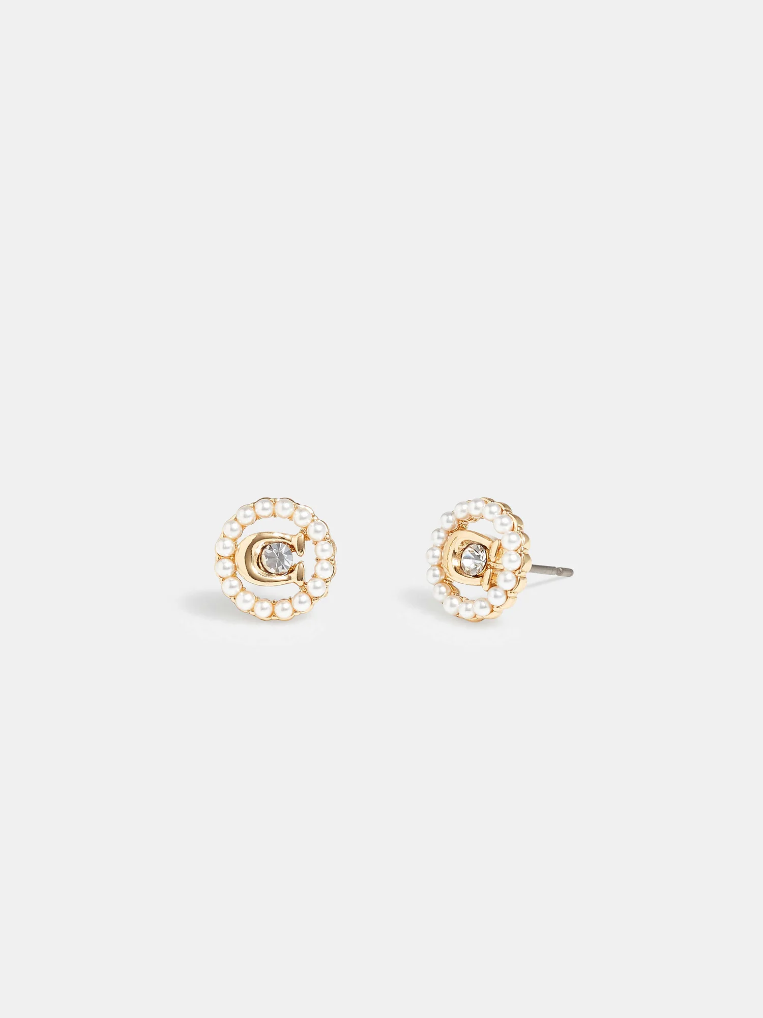 Серьги-гвоздики Coach с рельефным логотипом и жемчугом — 1