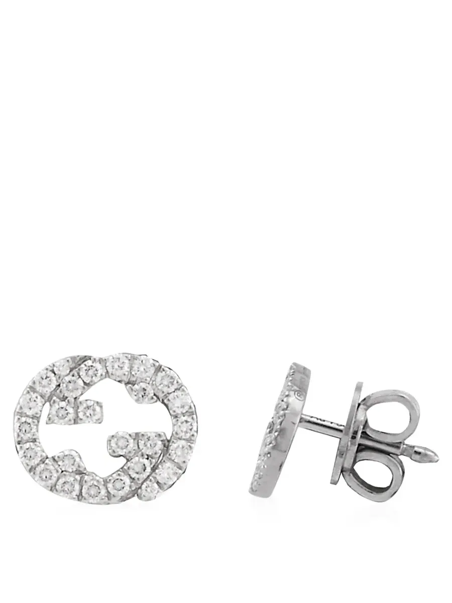 Серьги-гвоздики Gucci Interlocking G из белого золота 18 карат с бриллиантом 0,38 карат - YBD729408003 — изображение 3 из 4