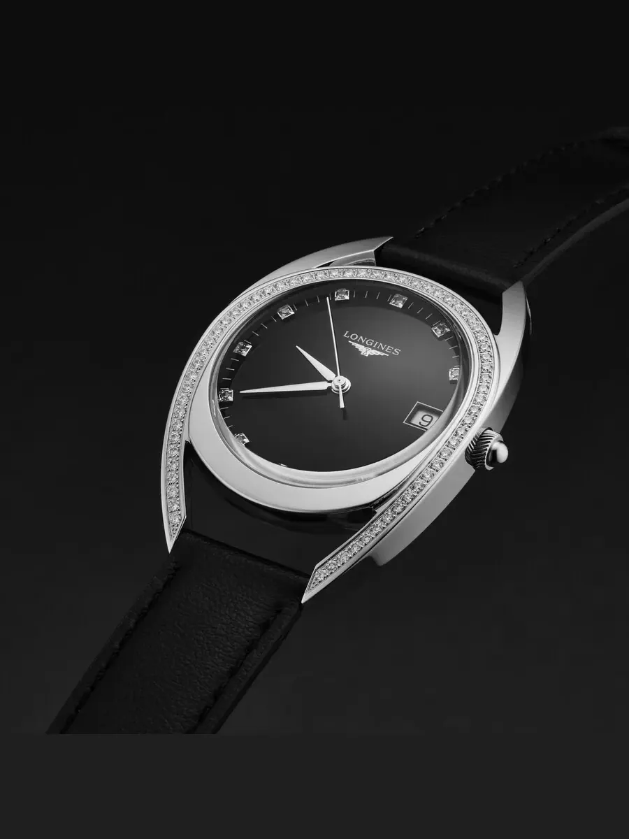 Женские часы Longines Equestrian Quartz с черным циферблатом и бриллиантами L6.138.0.57.0 — изображение 2 из 4