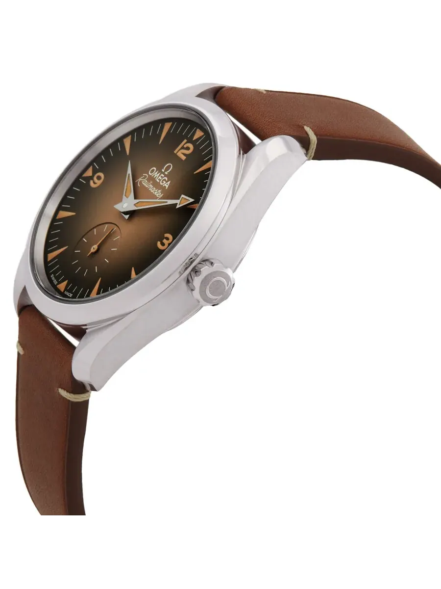 Часы Omega Seamaster Railmaster Chronograph Automatic с коричневым циферблатом 235.12.38.20.13.001 — изображение 2 из 3