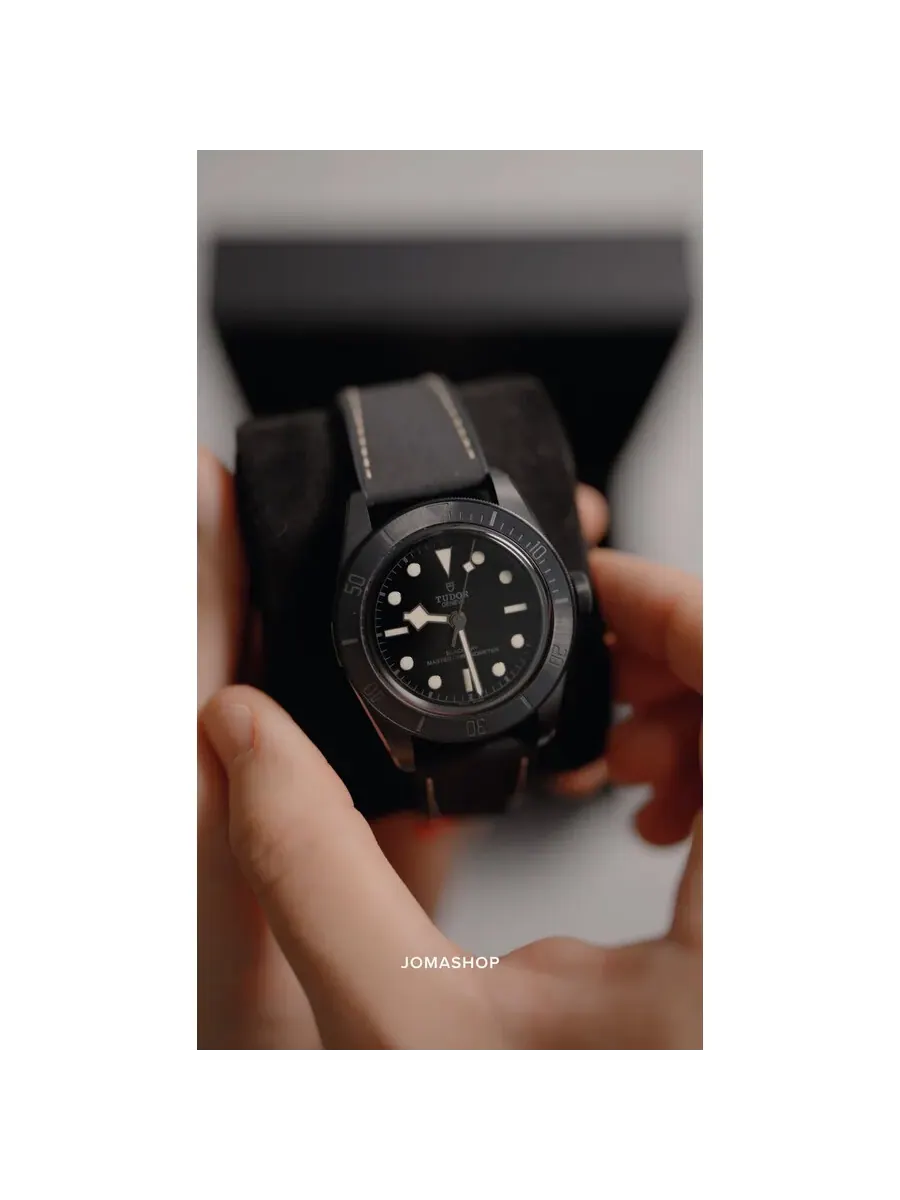 Мужские часы Tudor Black Bay Ceramic Automatic с черным циферблатом M79210CNU-0001 — изображение 6 из 6, оттенок черный