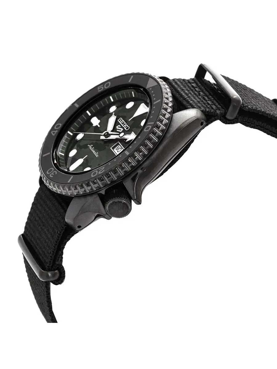 Мужские часы Seiko 5 Sports с автоматическим механизмом и зеленым камуфляжным циферблатом SRPJ37K1 — изображение 2 из 4