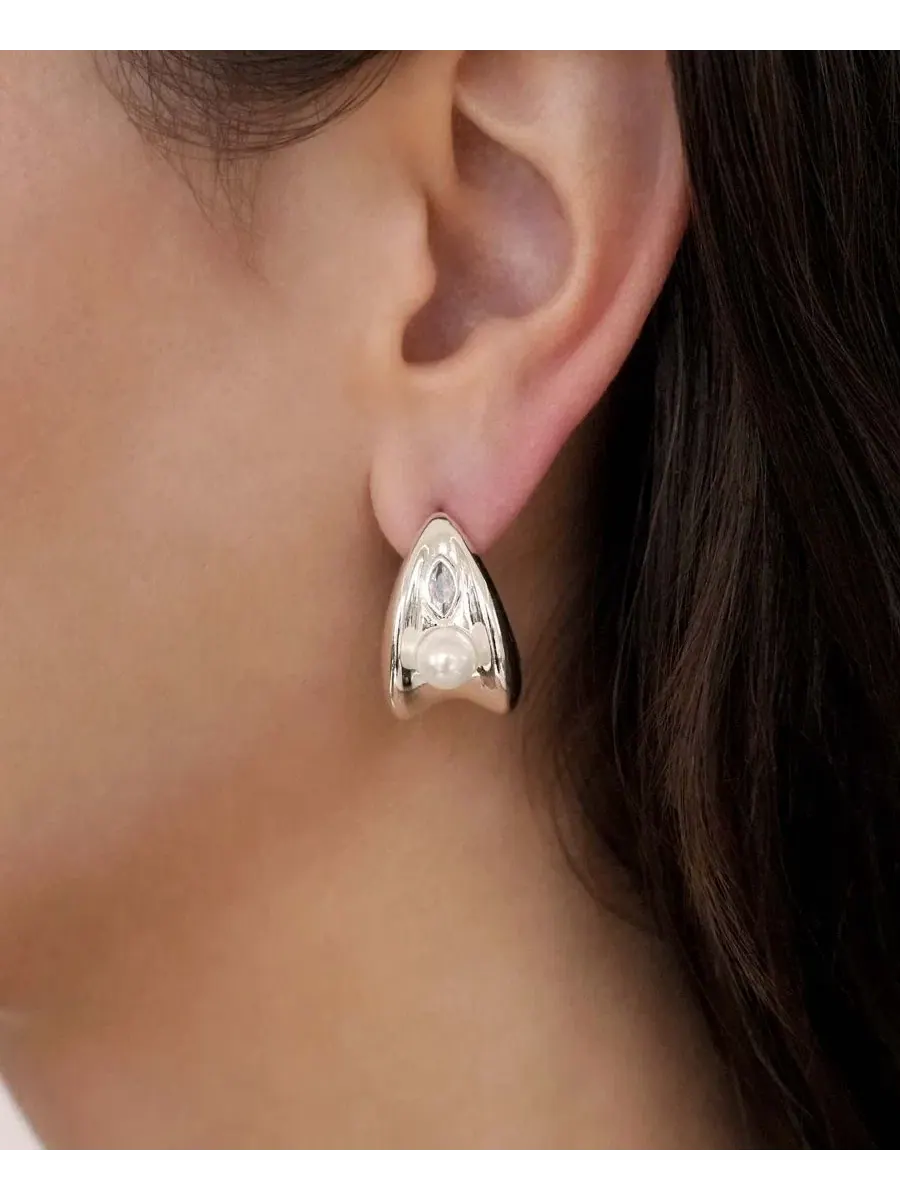 Серьги-кольца с мягким изгибом Ettika — изображение 4 из 4, оттенок серебряный