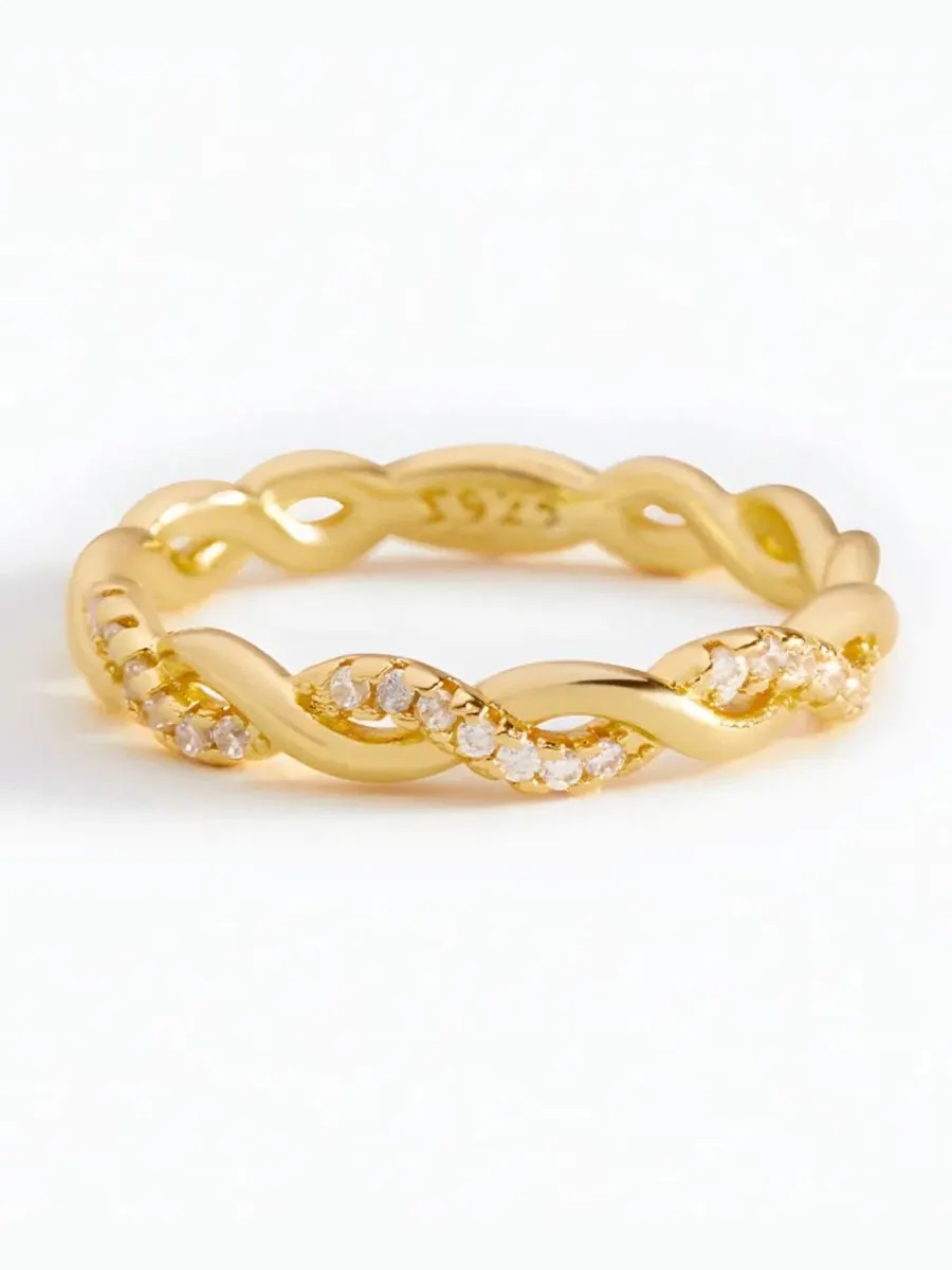 Изящное кольцо Dainty Pave Twist Stacking Ring в стиле "наложение камней" Mint & Lily — изображение 1 из 3