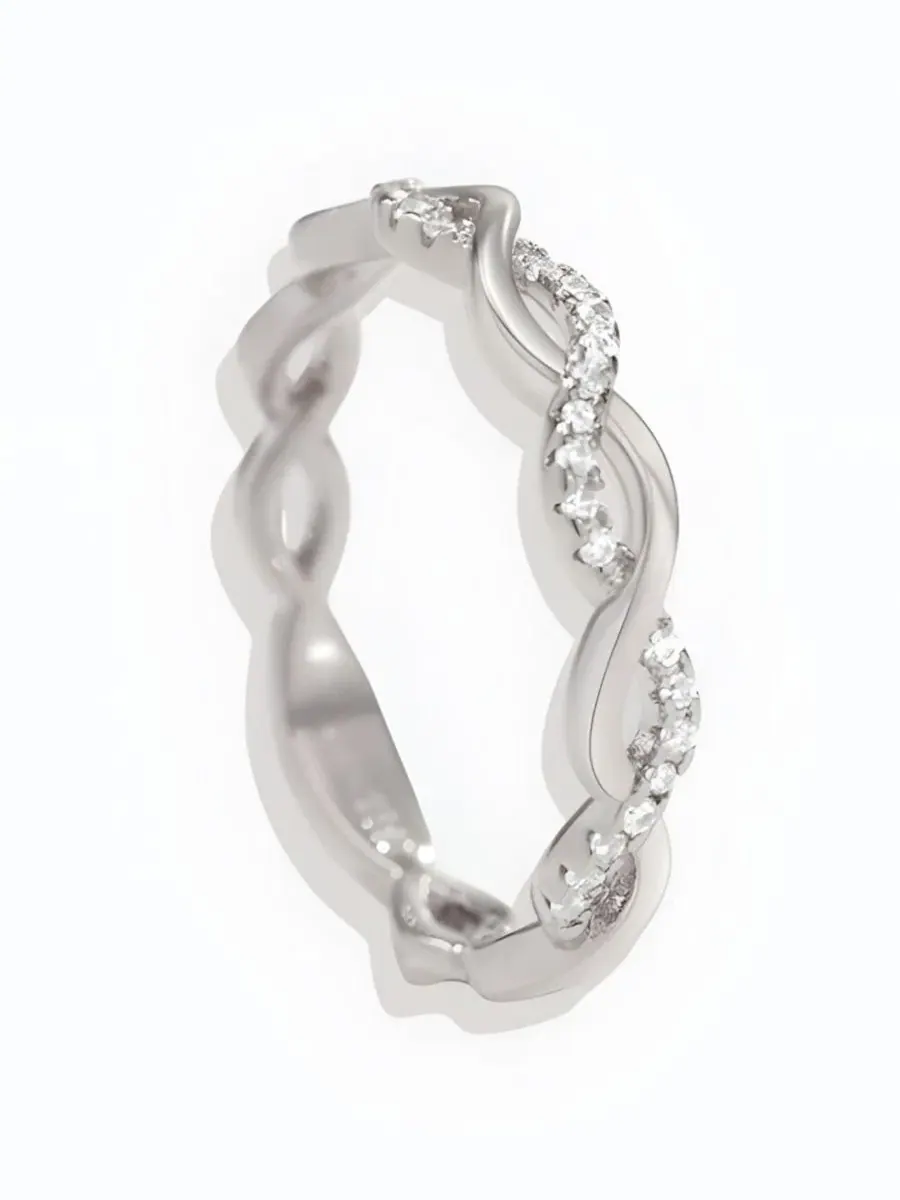 Изящное кольцо Dainty Pave Twist Stacking Ring в стиле "наложение камней" Mint & Lily — изображение 3 из 3