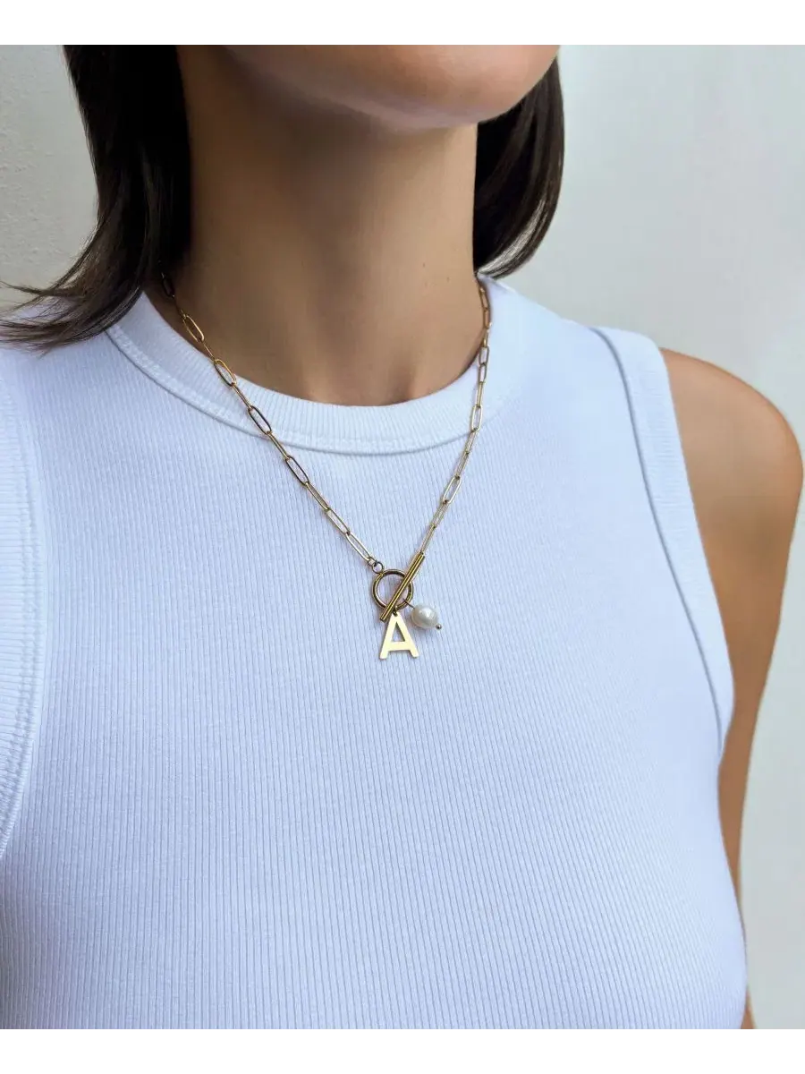 Колье с жемчугом и инициалом, 18k золотое покрытие ADORNIA — изображение 2 из 3, оттенок белый