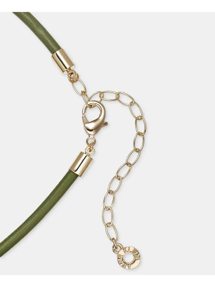 Кулон-подвеска на кожаном шнурке Anne Klein — изображение 4 из 5, оттенок зеленый