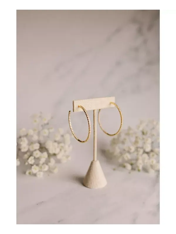 Гламурные серьги-кольца на каждый день Untamed Petals — изображение 4 из 4, оттенок золото