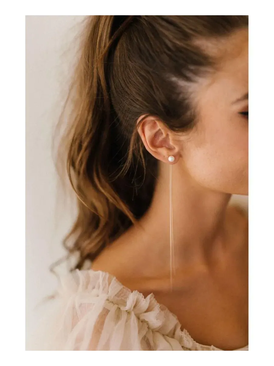 Серьги-пусеты с жемчугом и цепочкой Viola Modern Pearl Drop Untamed Petals — изображение 3 из 3, оттенок серебряный