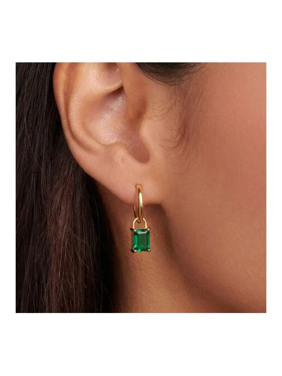 Серьги-пусеты с камнем Ирис, модель Iris Birthstone Hoops Little Sky Stone — изображение 2 из 3, оттенок изумруд