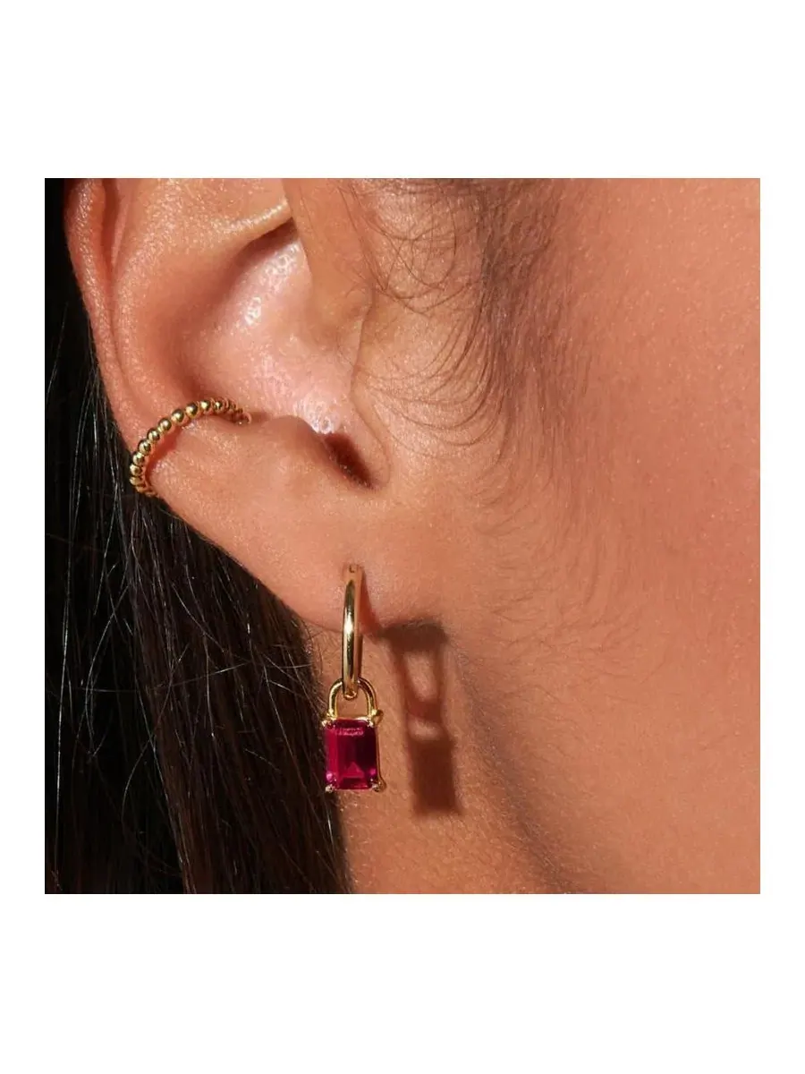 Серьги-кольца с камнем Garnet, Iris Birthstone Hoops Little Sky Stone — изображение 2 из 3, оттенок гранат