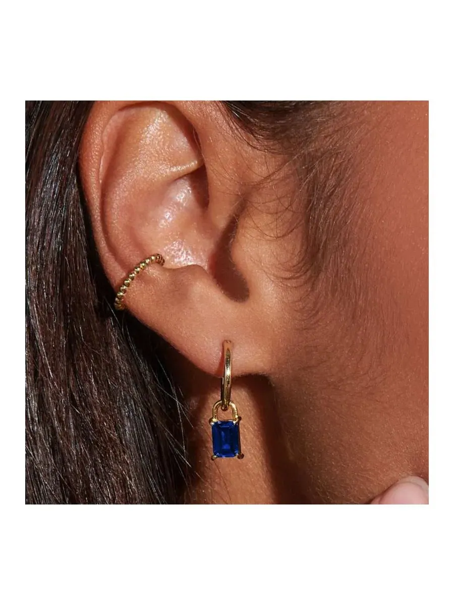 Серьги-кольца с камнем Сапфир Iris Birthstone Hoops Little Sky Stone — изображение 2 из 3, оттенок серебристый