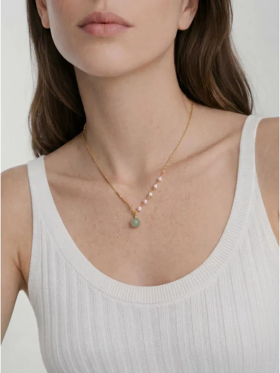 Колье с нефритом и жемчугом Isla Green Jade and Freshwater Pearl seree — изображение 5 из 7, оттенок зеленый