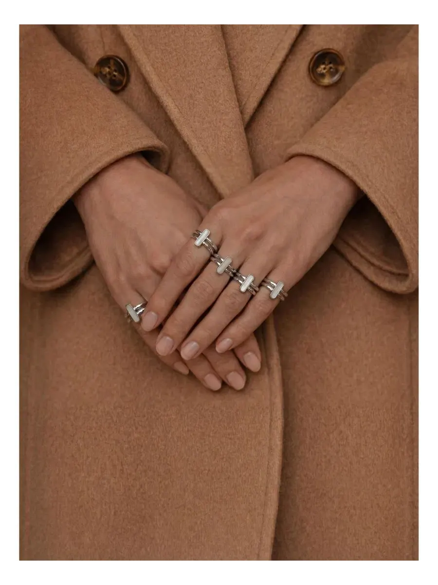 Кольцо-бесконечность с белым нефритом, модель Infinity Duo Bar Ring Hanbai Jade seree — изображение 5 из 5, оттенок белый