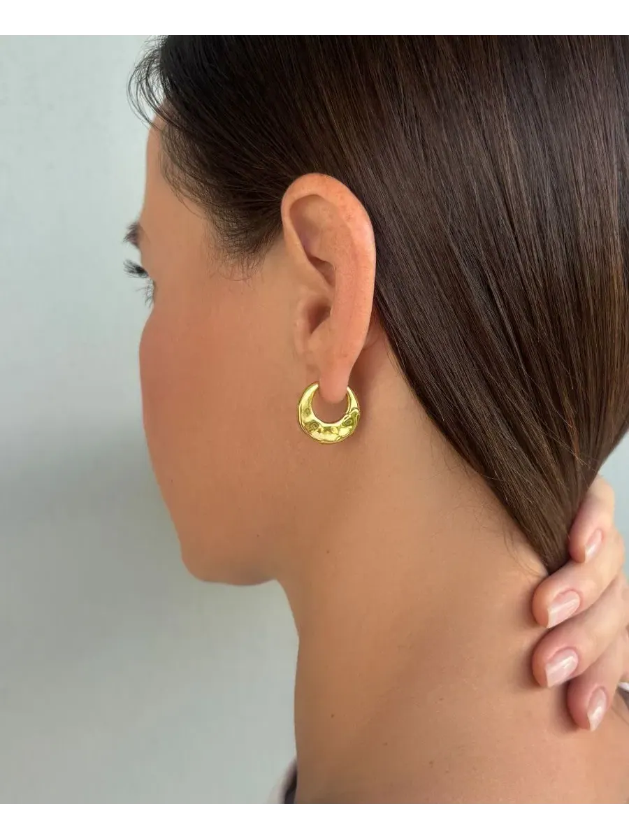 Серьги-кольца с молоточковым покрытием Purse Hoop ADORNIA — изображение 2 из 3, оттенок золото