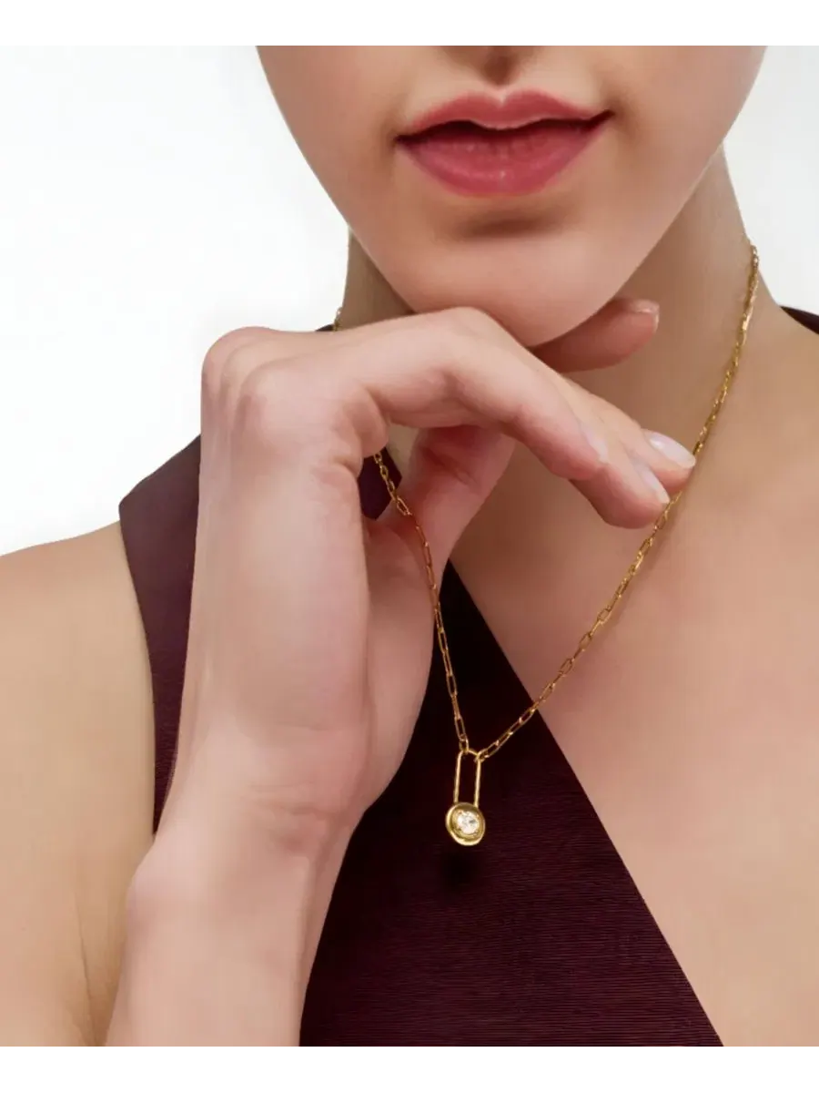 Подвеска с овальным муассанитом Lock & Luna Charm Oak & Luna — изображение 6 из 7, оттенок золотистый
