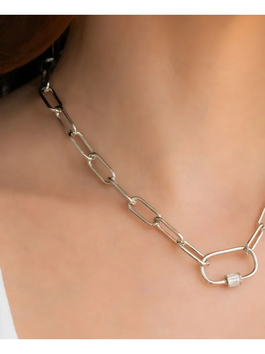 Колье с карабинным замком и цепочкой, модель Link Chain with Pave Carabiner Clasp Mint & Lily — изображение 2 из 3