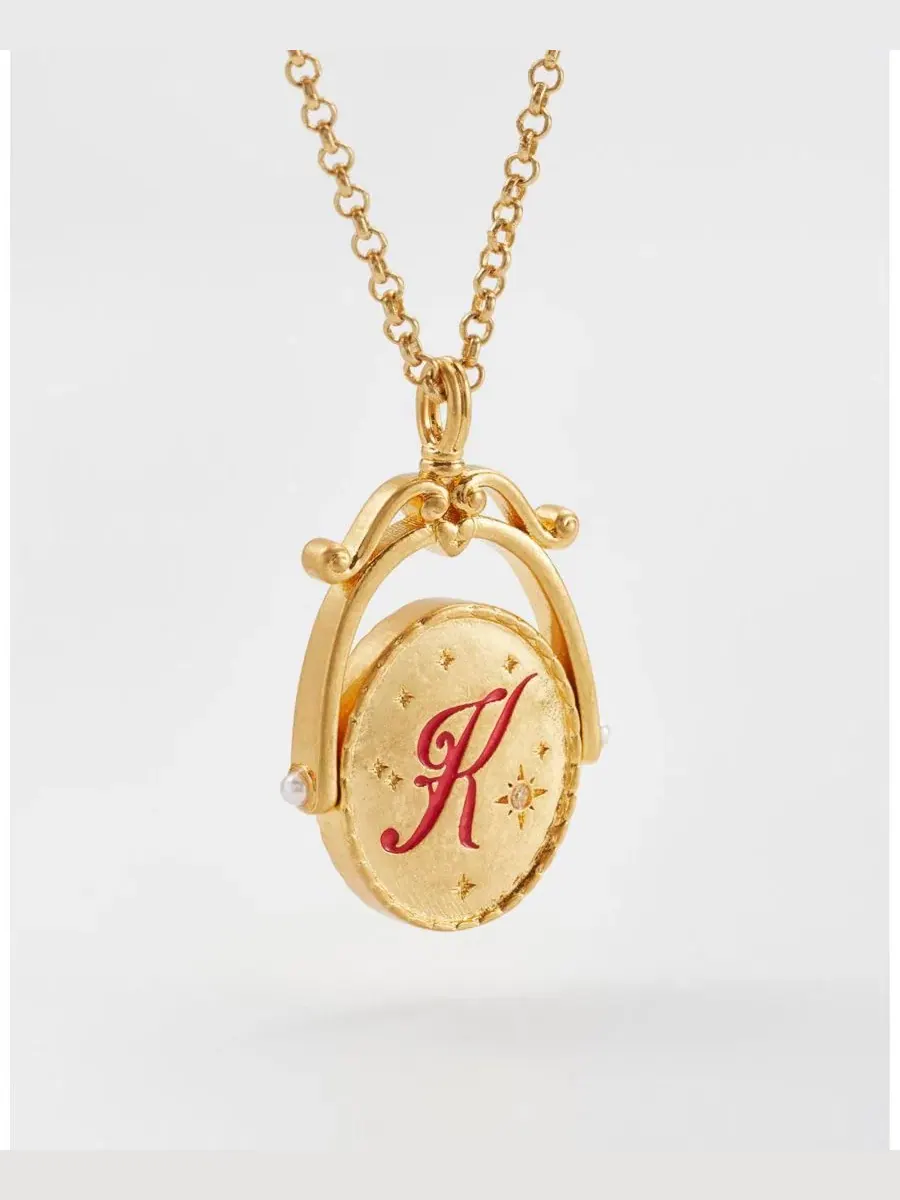 Кулон-подвеска с инициалом K Kalmia Gold Spinner Chain Necklace Fable England — изображение 5 из 6, оттенок золото