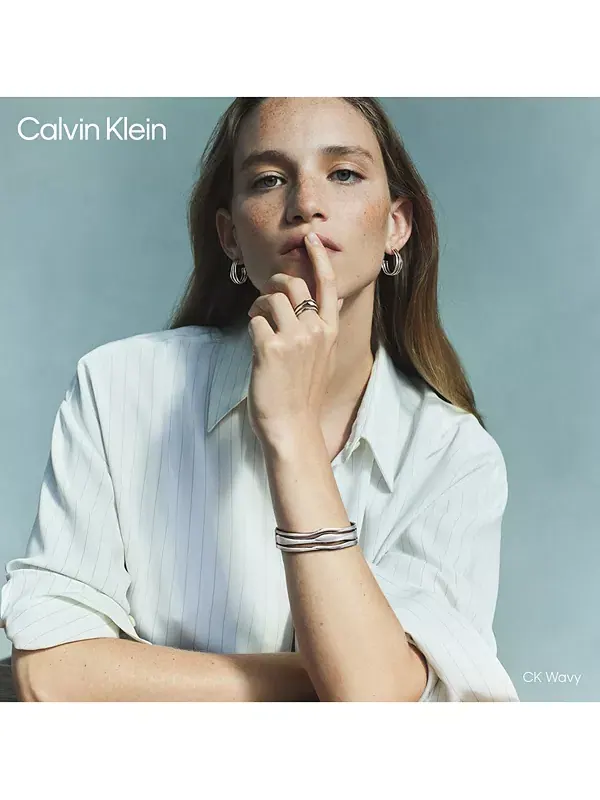 Серьги-Кольца средней волнистости с тремя рядами, 1,04 дюйма Calvin Klein — изображение 4 из 4, оттенок золото