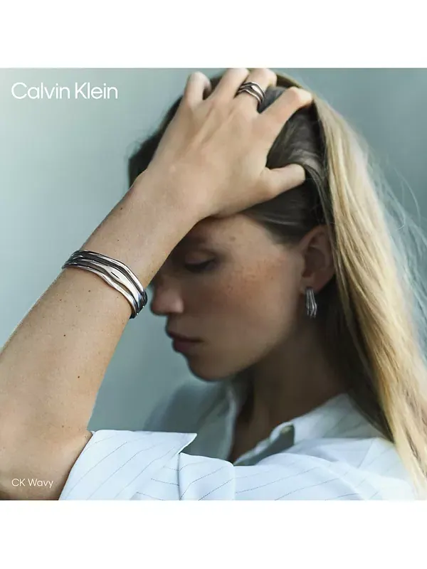 Серьги-Кольца средней волнистости с тремя рядами, 1,04 дюйма Calvin Klein — изображение 4 из 4, оттенок серебряный