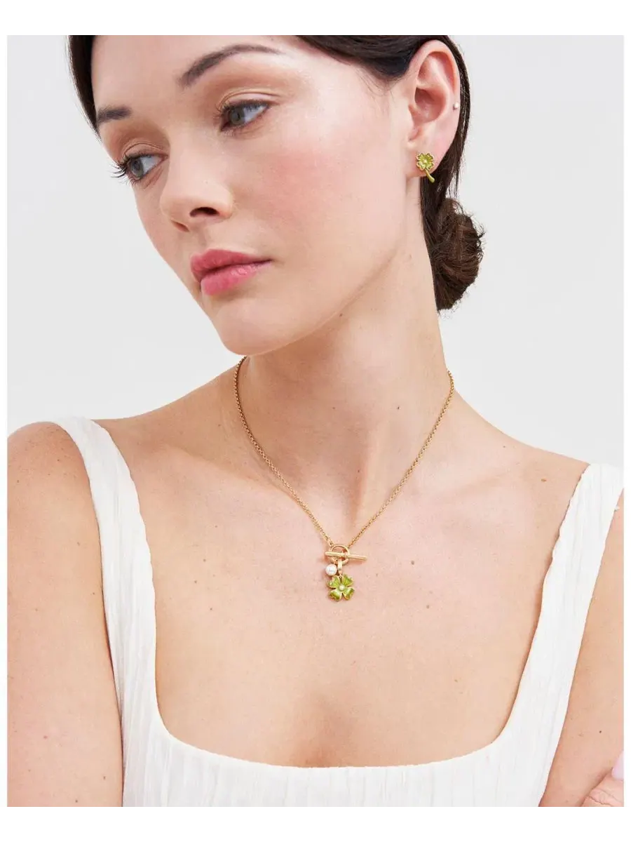 Кулон-подвеска с клевером и жемчугом Lucky Clover and Pearl Toggle Necklace Fable England — изображение 5 из 6