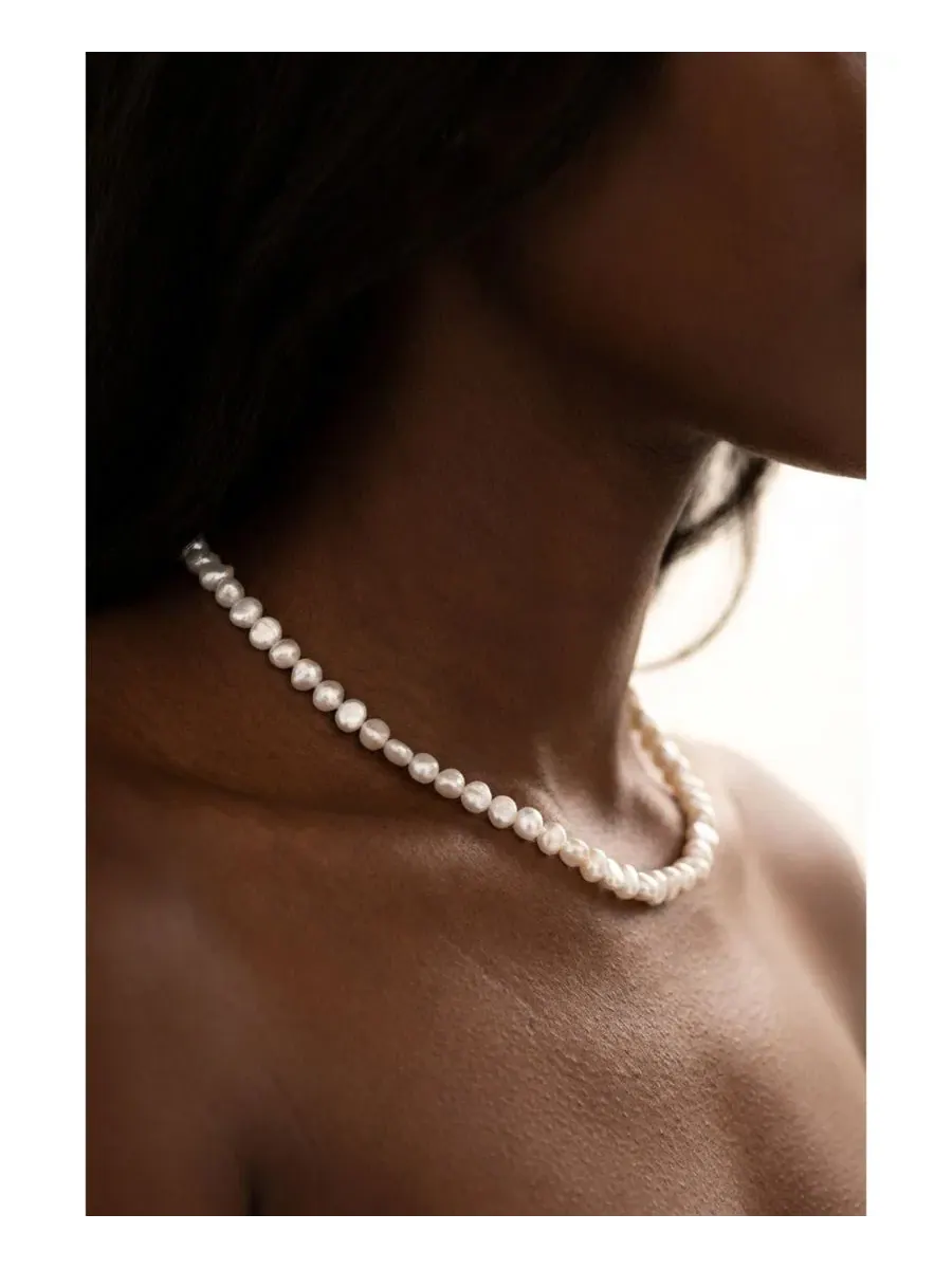 Комплект из колье и серег с жемчугом, 18K покрытие Joey Baby — изображение 4 из 6, оттенок золотистый