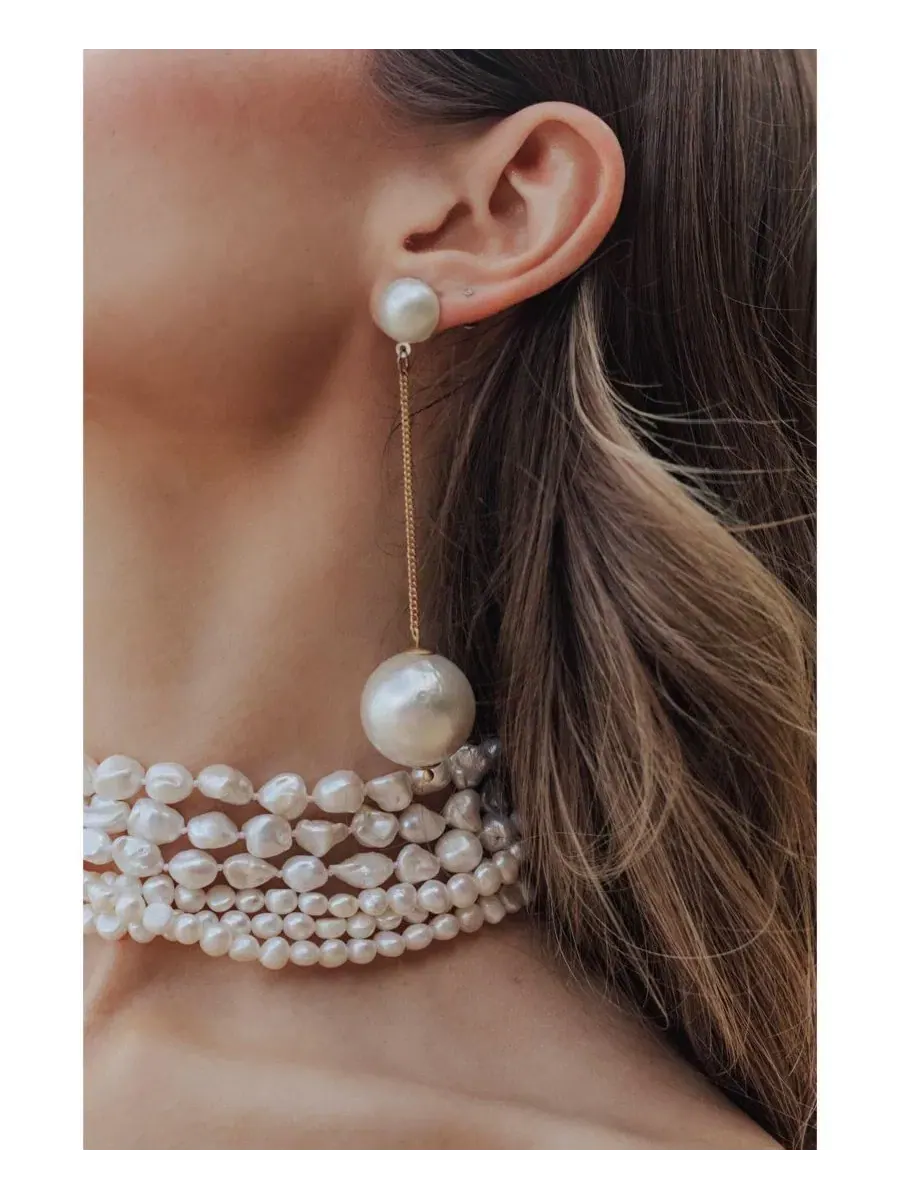 Серьги-подвески с жемчугом Ines Pearl Drop Untamed Petals — изображение 3 из 3, оттенок золото
