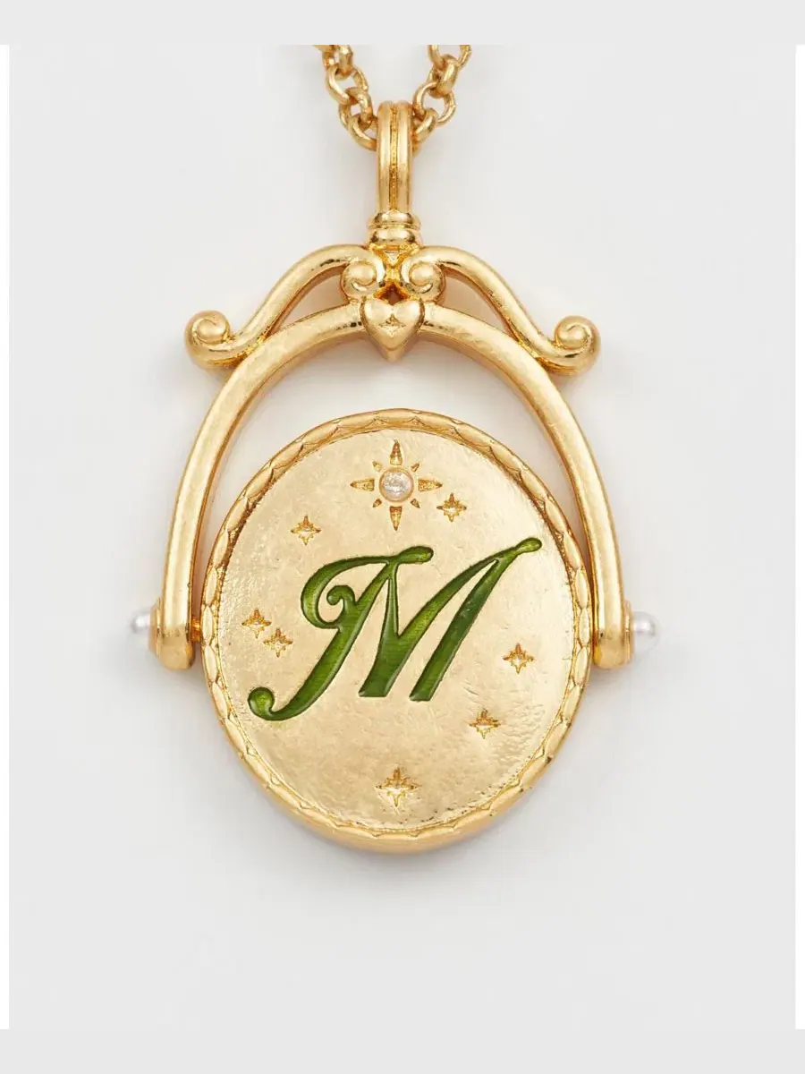 Кулон-подвеска M Initial Magnolia Spinner с цепочкой Fable England — изображение 3 из 7, оттенок золото