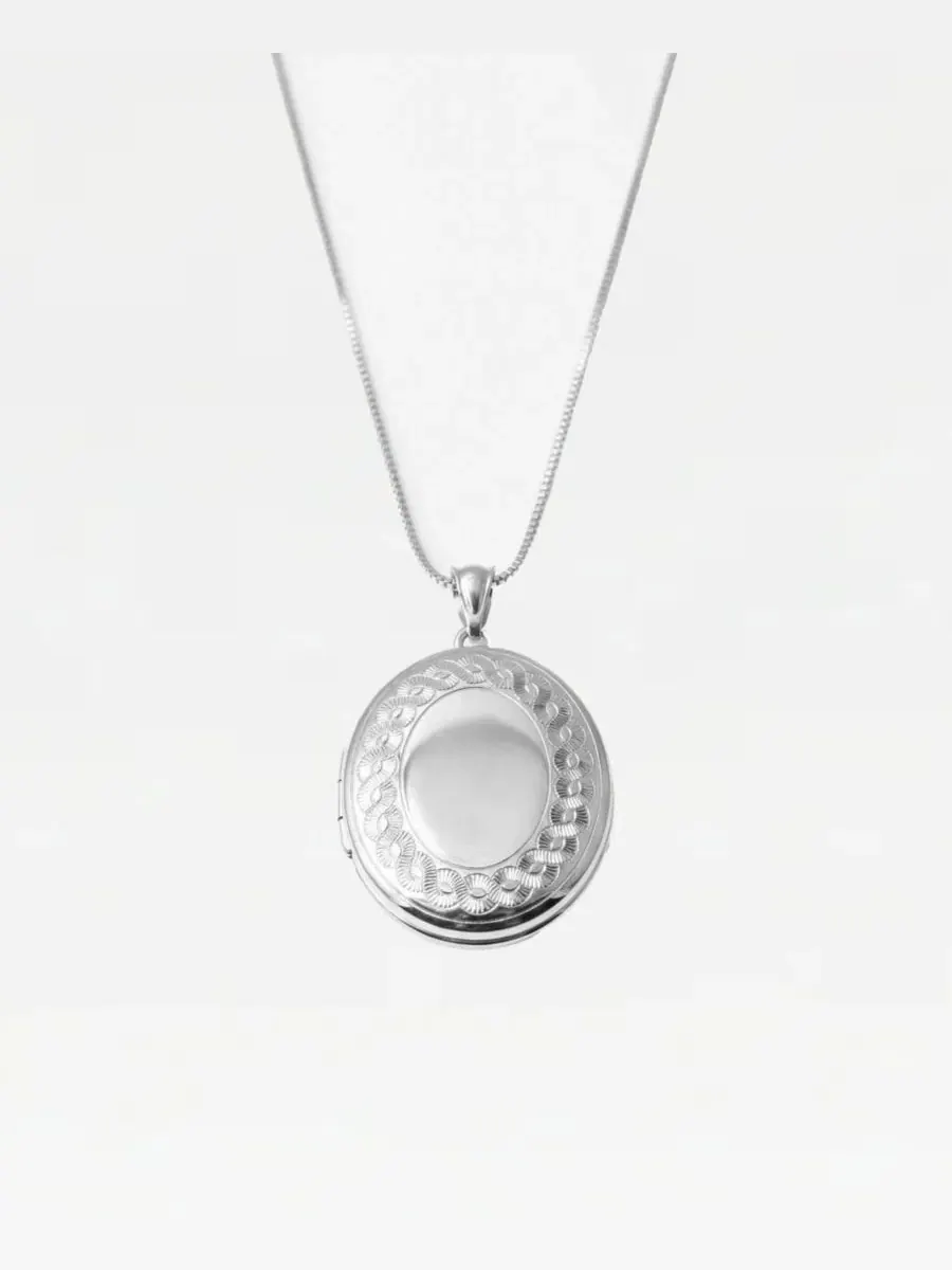 Медальон-кулон Oval Photo Locket с цепочкой The M Jewelers — серебристый