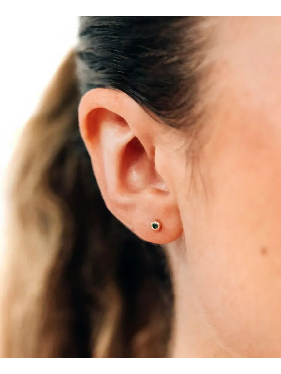 Серьга-пусета Cleo Round Single Stud Anzie — изображение 3 из 3, оттенок зеленый