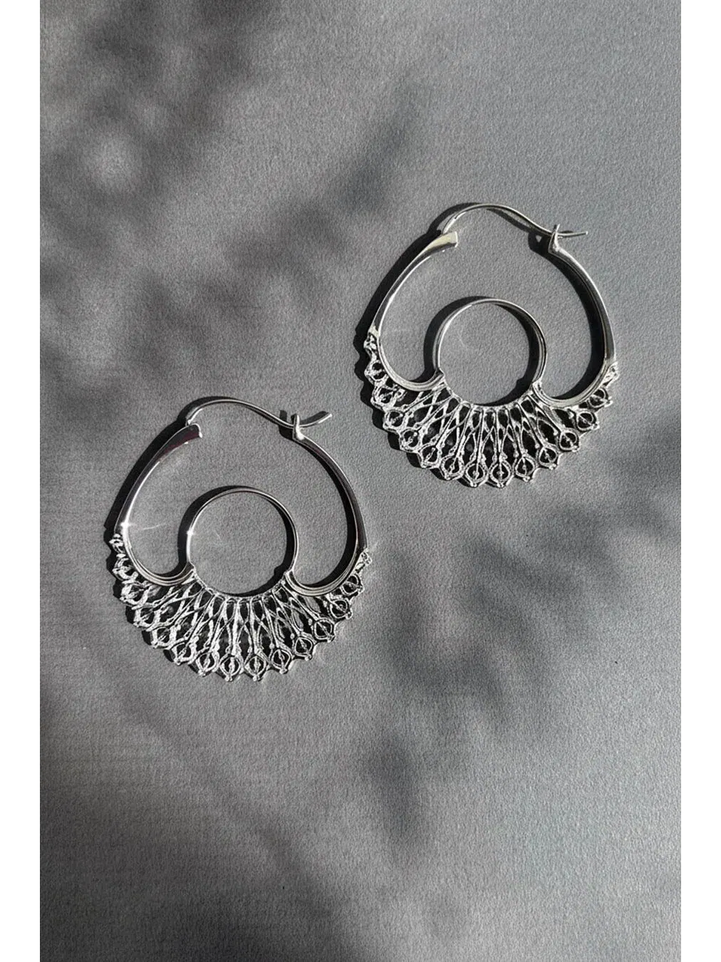 Серьги-кольца Iris Hoops Silver Small Astor & Orion — изображение 3 из 3, оттенок серебряный