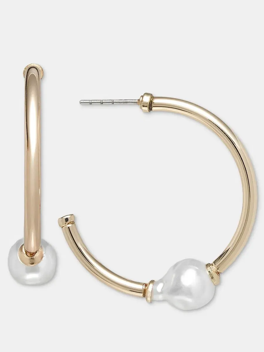 Серьги-кольца с жемчугом, модель Medium Imitation Pearl C-Hoop On 34th — изображение 3 из 3, оттенок золото