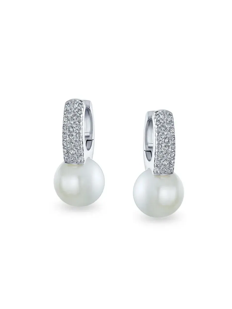 Серьги-пусеты мини-хуп с жемчугом и фианитами, модель Pearl/Cubic Zirconia Mini Hoop Huggie Drop — изображение 2 из 4