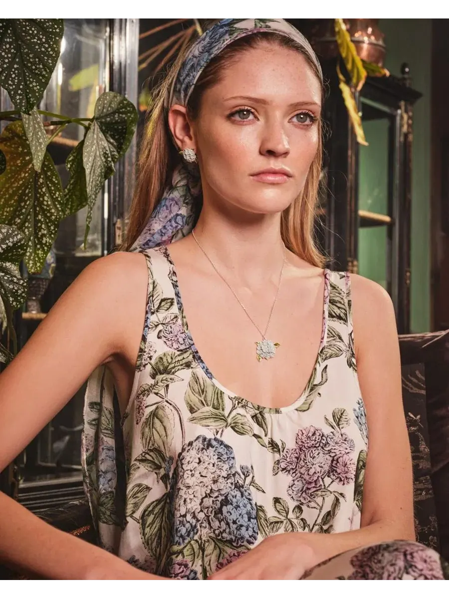 Кулон с эмалевым цветком гортензии Hydrangea Necklace Fable England — изображение 2 из 5, оттенок синий серебристый