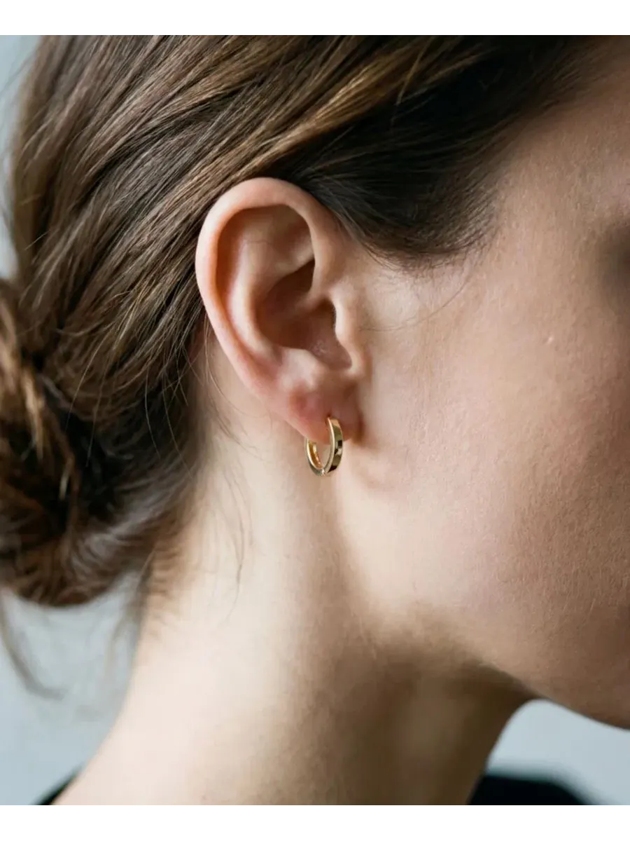 Серьги-конго 7,5 мм с хай-полиш покрытием, модель Huggie Hoop The M Jewelers — изображение 2 из 6, оттенок золото