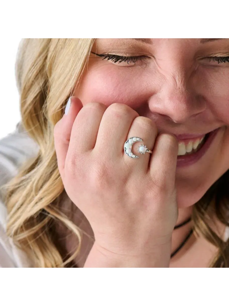 Кольцо с лунным и солнечным опалом, модель Moon Sun Opal Ring Alex and Ani — изображение 3 из 3, оттенок нет цвета