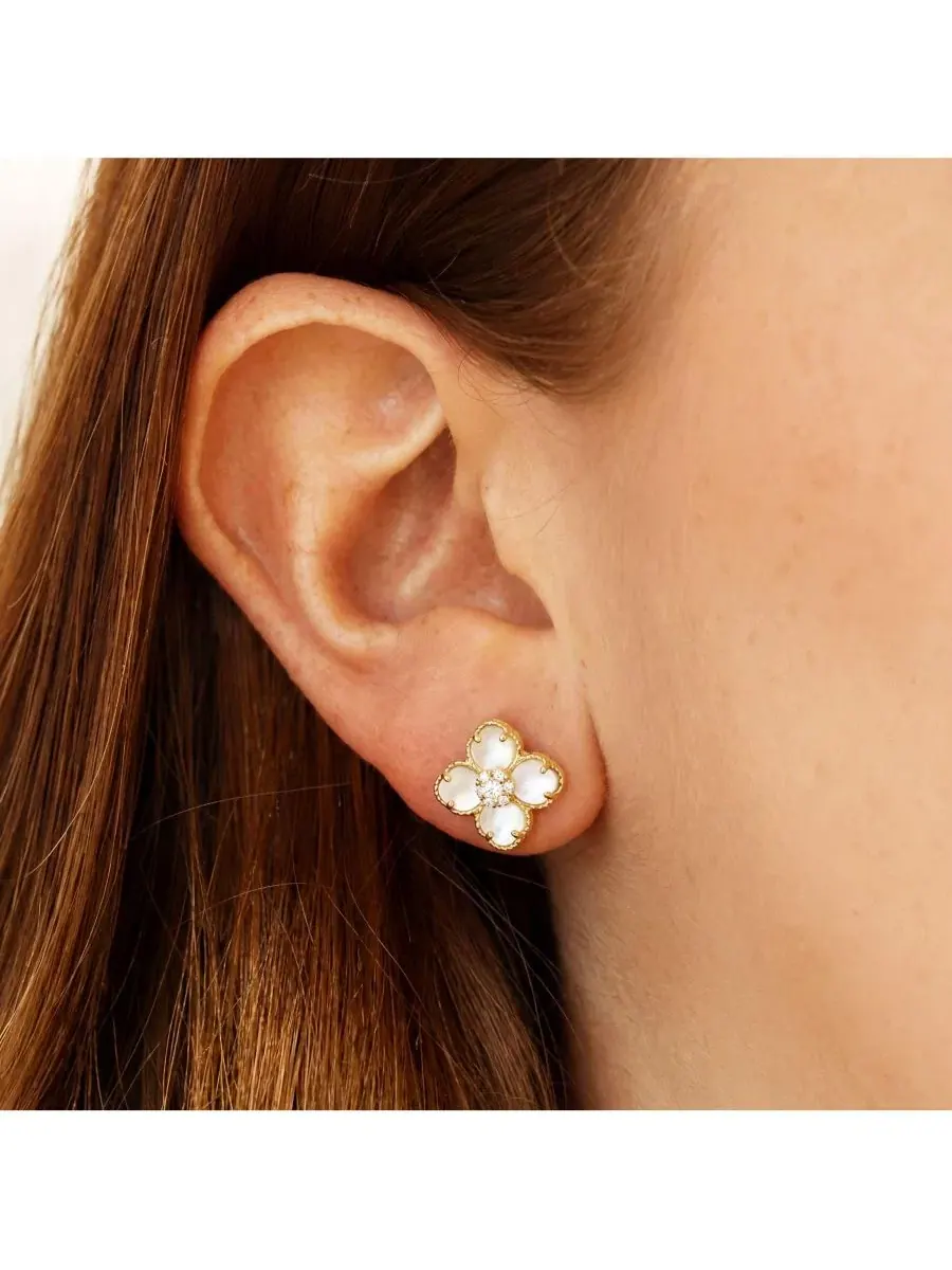 Серьги-гвоздики с цветком из перламутра и фианитами, 14K золотое покрытие, стерлинговое серебро The — изображение 3 из 3