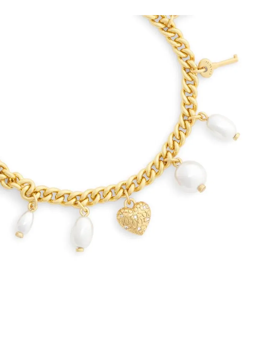 Браслет с жемчугом и шармами, модель Imitation Pearl Iconic Signature Charm COACH — изображение 3 из 3, оттенок прозрачный