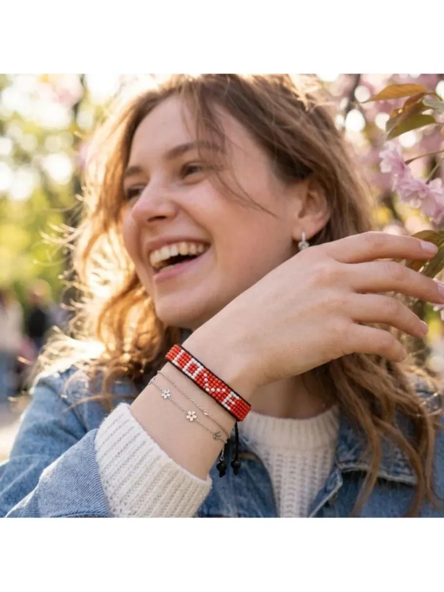 Браслет из бисера с надписью LOVE, модель Brave Love SAWA SAWA — изображение 2 из 9, оттенок красный белый