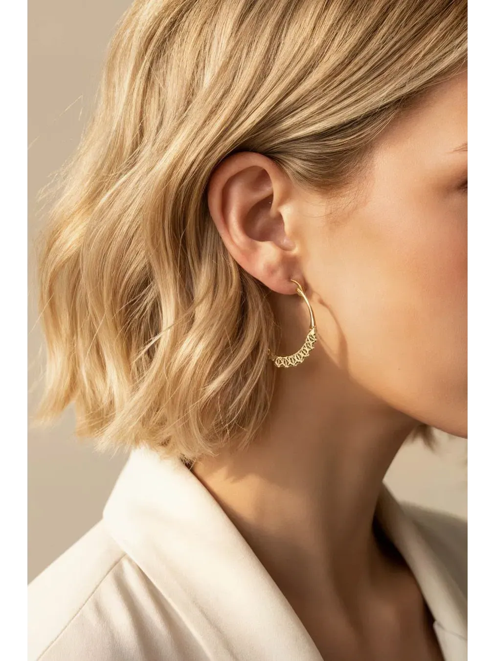 Серьги-кольца Calla Hoops Astor & Orion — изображение 2 из 3, оттенок золото
