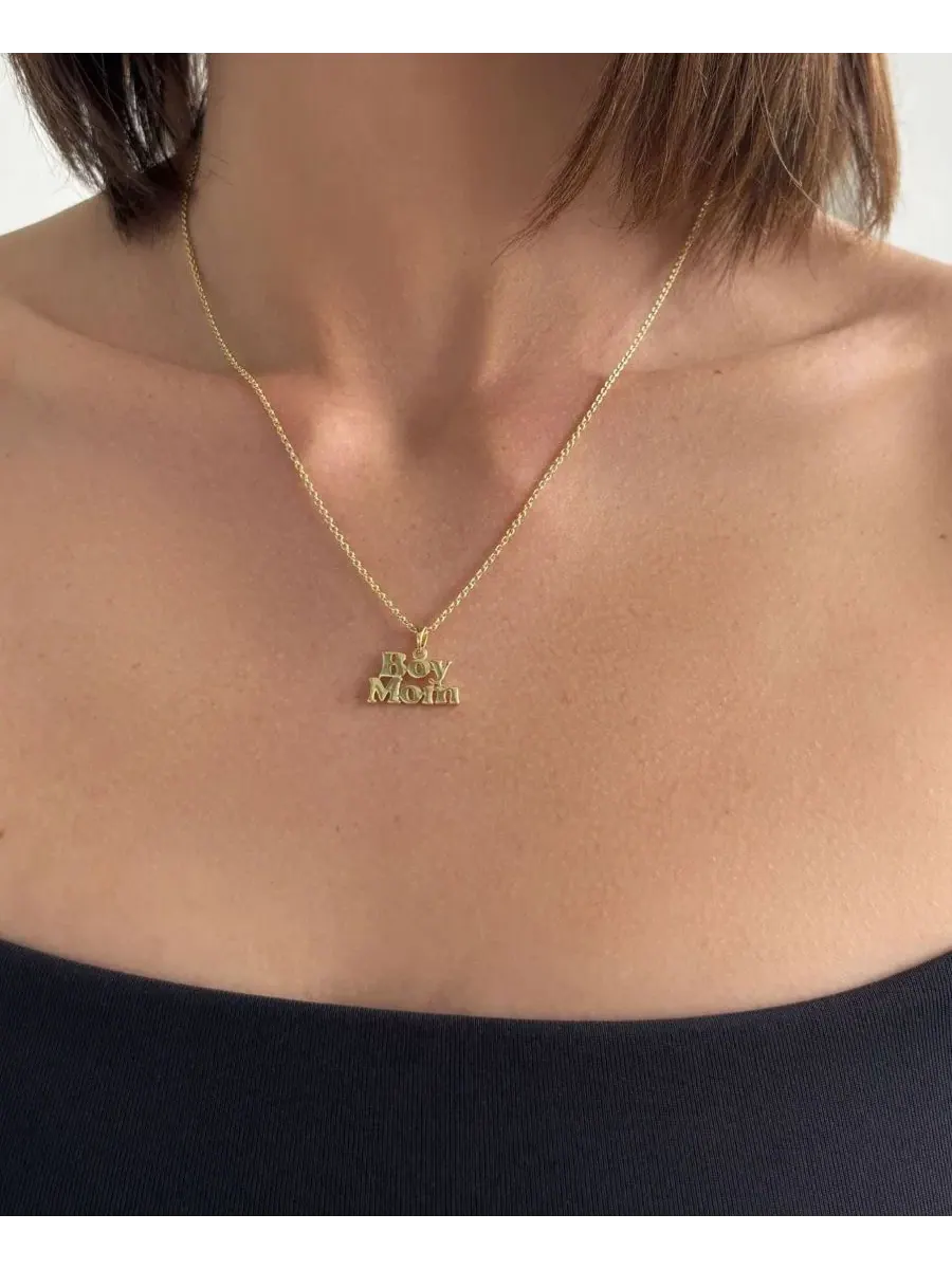 Подвеска-кулон с надписью Boy Mom, 14K золотое покрытие ADORNIA — изображение 3 из 4